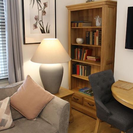 The Larches Hotel Wolverhampton Exterior photo A typical studio apartment