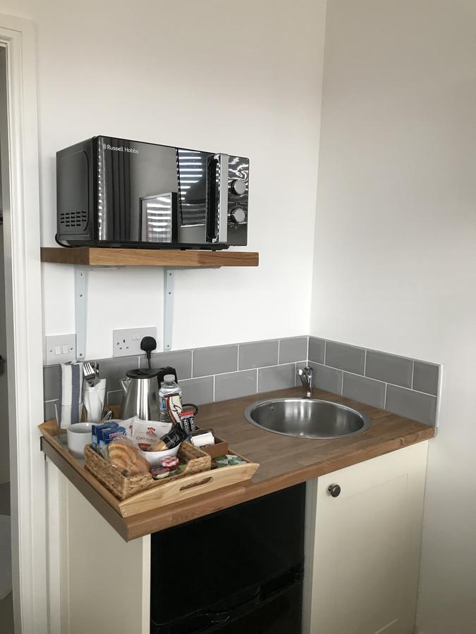 The Larches Hotel Wolverhampton Exterior photo A typical kitchenette